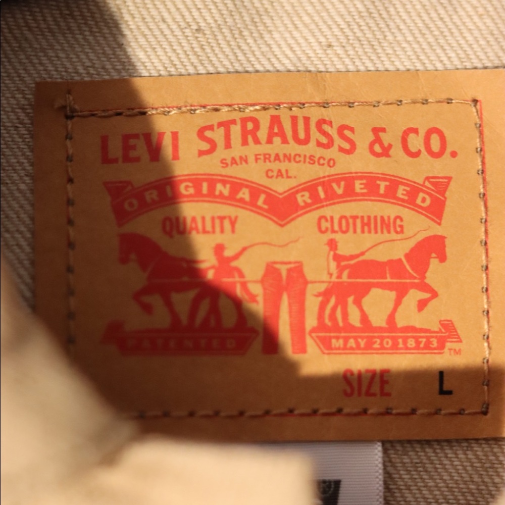 Levi’s Trucker Jacket - Picture 2 of 2